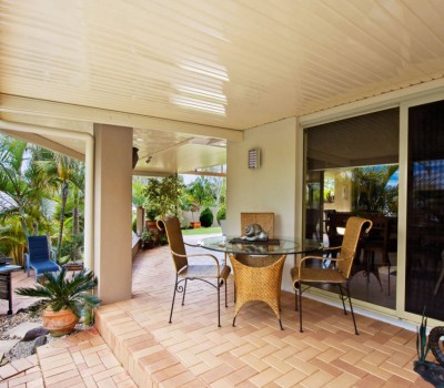 Cream flat roof verandah